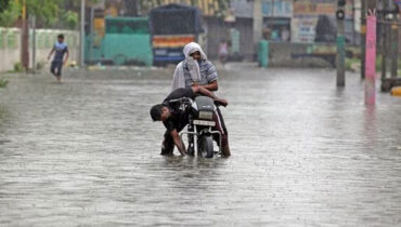 കേരളത്തിൽ നാളെ വരെ അതിതീവ്ര മഴക്ക് സാധ്യത, കൺട്രോൾ റൂമുകൾ തുറന്നു, ജാ​ഗ്രത പാലിക്കണമെന്ന് മുന്നറിയിപ്പ്