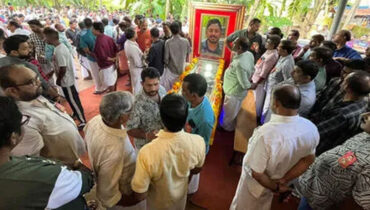 കണ്ണീര്‍പുഴ കടന്ന് സങ്കട കടലിലേക്ക് പ്രിയപ്പെട്ടവന്‍…അര്‍ജുന്റെ മൃതദേഹം ജന്മനാട്ടിലെത്തി, സംസ്‌കാരം ഉച്ചയ്ക്ക്