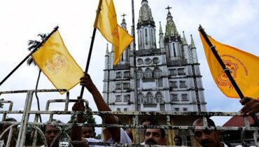 ഓർത്തഡോക്‌സ് – യാക്കോബായ തർക്കത്തിൽ വീണ്ടും സുപ്രീം കോടതി ഇടപെടൽ, 6 പള്ളികള്‍ സര്‍ക്കാര്‍ ഏറ്റെടുക്കണമെന്ന ഹൈക്കോടതി ഉത്തരവ് റദ്ദാക്കി