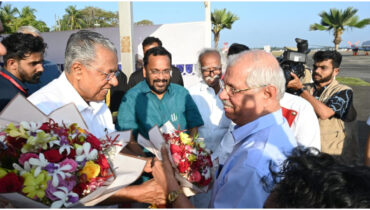 നിയുക്ത ഗവർണർക്ക് കേരളത്തിൽ വമ്പൻ സ്വീകരണം, ആർലേക്കറെ മുഖ്യമന്ത്രിയും മന്ത്രിമാരും ചേർന്ന് സ്വീകരിച്ചു; സത്യപ്രതിജ്ഞ വ്യാഴാഴ്ച